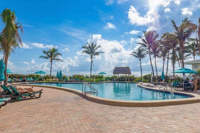 3801 S Ocean Dr in Hollywood, FL - Building Photo - Building Photo