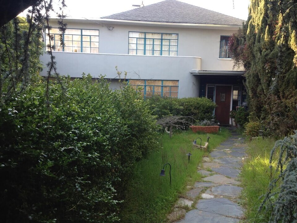 981 Vermont St in Oakland, CA - Building Photo