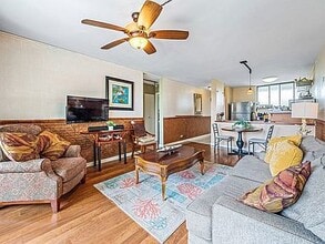 1875 Kalanianaole St in Hilo, HI - Building Photo - Building Photo