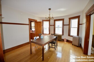 66 Perthshire Rd, Unit 2 in Boston, MA - Building Photo - Building Photo