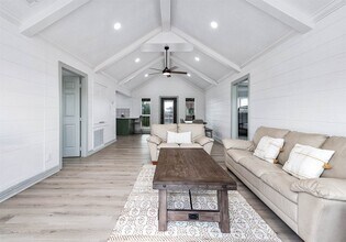 106 Palm Dr in Liverpool, TX - Building Photo - Building Photo
