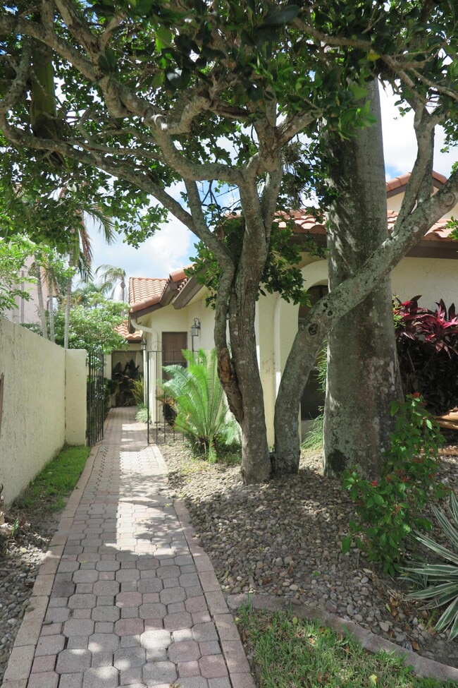 22519 Esplanada Cir in Boca Raton, FL - Building Photo - Building Photo