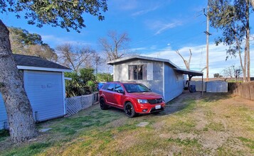 5513 Arboga Rd in Olivehurst, CA - Building Photo - Building Photo