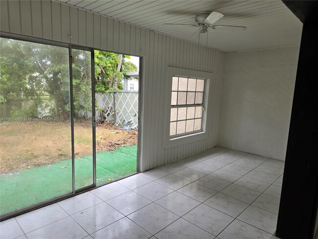 1231 Seaview in North Lauderdale, FL - Building Photo - Building Photo