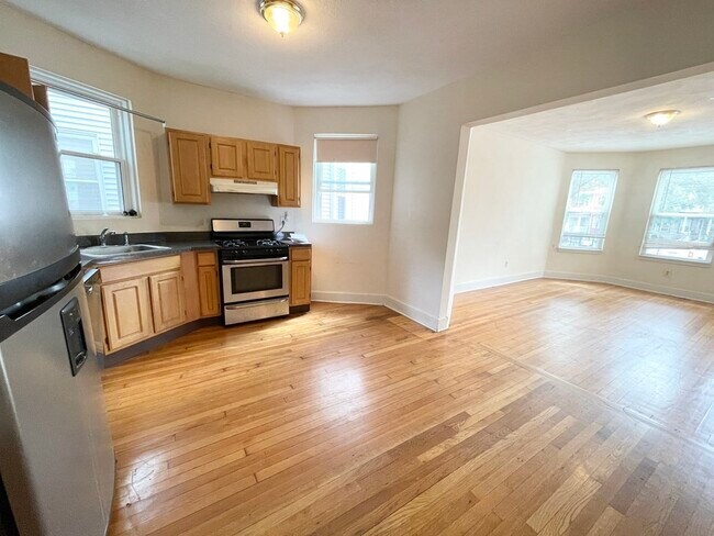 33 Edison Grn, Unit 1 in Boston, MA - Foto de edificio - Building Photo
