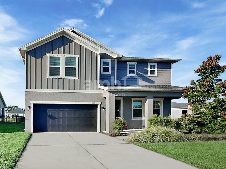 326 Pine Terrace Dr in Ruskin, FL - Building Photo