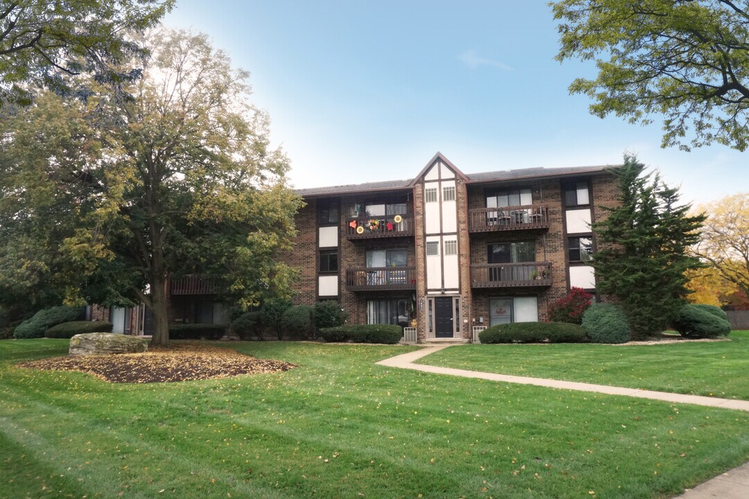1491-1493 Georgia Ct. in Naperville, IL - Foto de edificio