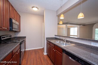 2704 Bradford Commons Dr in Louisville, KY - Building Photo - Building Photo