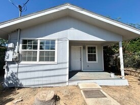 2314 Pine St in Laredo, TX - Building Photo