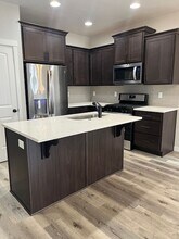 256 E Wayno Wy in Newberg, OR - Building Photo - Building Photo