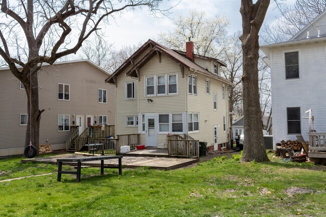 528 S Lucas St in Iowa City, IA - Foto de edificio - Building Photo