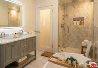 1000 S Sherbourne Dr in Los Angeles, CA - Building Photo - Building Photo