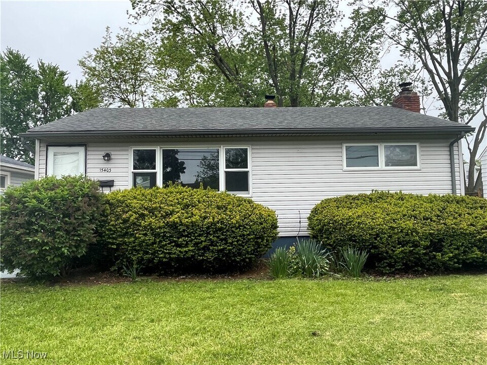 15403 Remora Blvd in Brook Park, OH - Building Photo