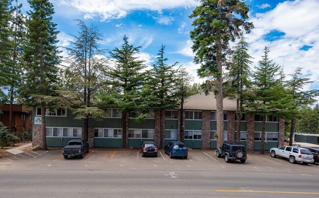 Rare Complex located conveniently behind Round Hill Square in Zephyr Cove, NV - Foto de edificio - Building Photo