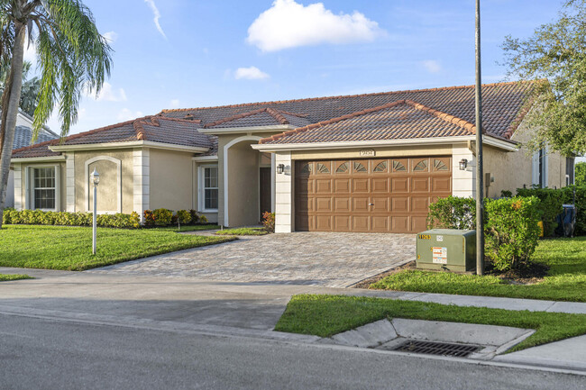 9252 Lake Serena Dr in Boca Raton, FL - Building Photo - Building Photo