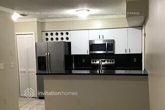 9280 SW 154th Ct in Miami, FL - Foto de edificio - Building Photo