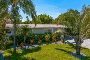 4235 Carson St NE in St. Petersburg, FL - Building Photo