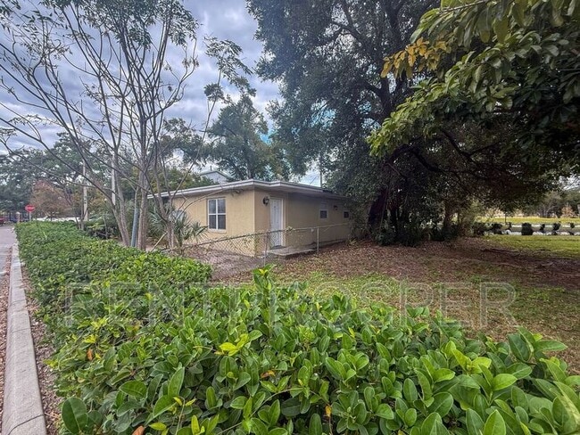 property at 810 Eresken Ave