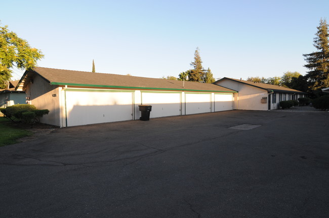 220 Floyd Ave in Modesto, CA - Building Photo - Building Photo