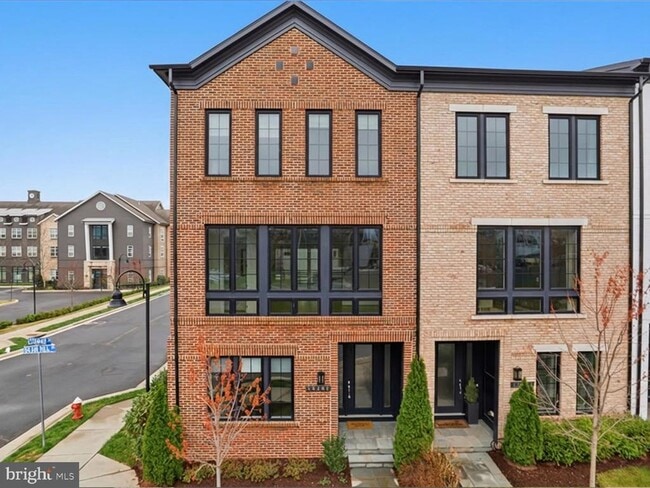 20305 Savin Hill Dr in Ashburn, VA - Building Photo - Building Photo