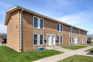 Herbon Townhouse Apartments in Zion, IL - Building Photo