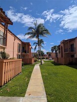 7160 Fairway Dr in Hialeah, FL - Building Photo