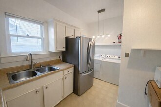 4213 Avenue C in Austin, TX - Foto de edificio - Building Photo