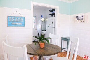 12842 Walsh Ave in Los Angeles, CA - Building Photo