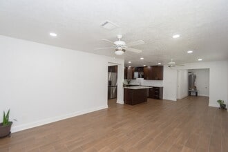 1120 Mobile Dr in Pasadena, TX - Building Photo - Building Photo