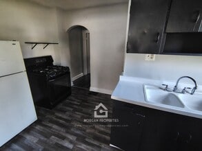 1325 W 10th St, Unit 1325 in Anderson, IN - Foto de edificio - Building Photo