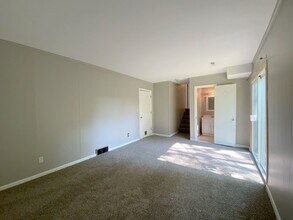 8921 W 98th Terrace in Overland Park, KS - Building Photo - Building Photo