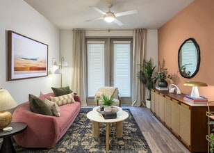 Wayfern Apartments in Sandy Springs, GA - Foto de edificio - Building Photo