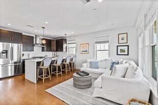 241 Lexington St, Unit 2 in Boston, MA - Building Photo