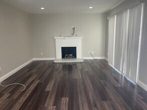 15422 Norwich Cir in Huntington Beach, CA - Building Photo - Building Photo