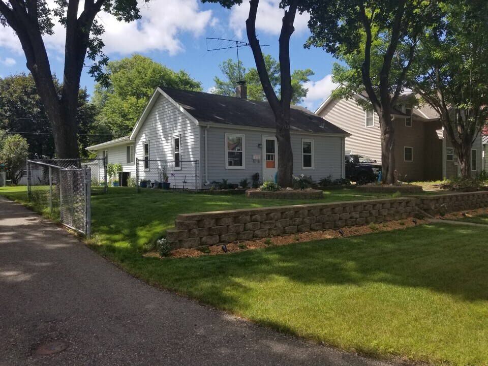 812 River St in Hudson, WI - Building Photo