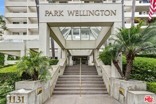 1131 Alta Loma Rd in West Hollywood, CA - Building Photo
