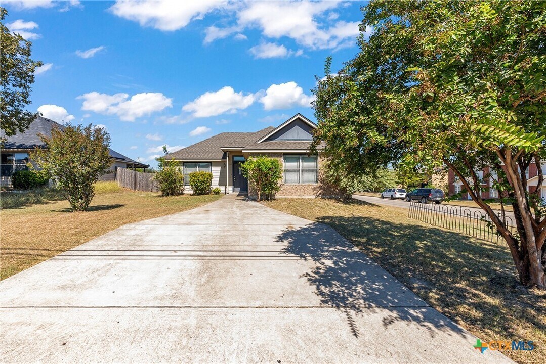2504 Saulsbury Dr in Temple, TX - Building Photo