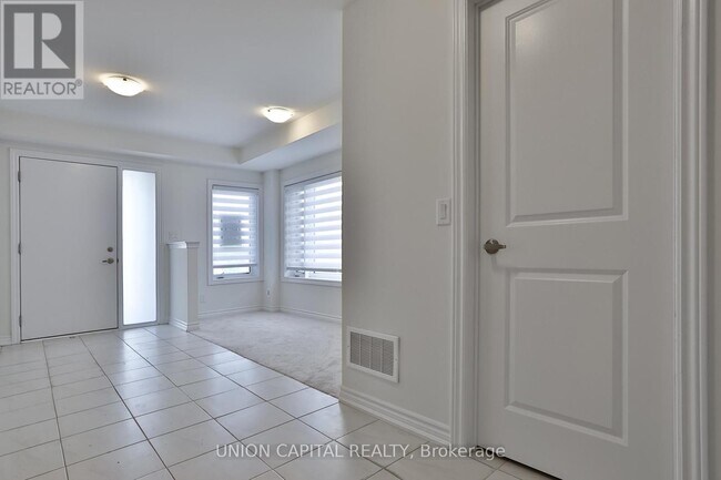 348 Wheat Boom Dr. in Oakville, ON - Building Photo - Building Photo
