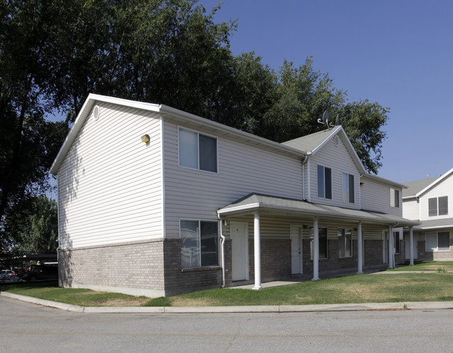 1634 N Angel St in Layton, UT - Foto de edificio - Building Photo