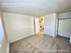 20606 Lorain Rd-Unit -D8 in Fairview Park, OH - Building Photo - Building Photo