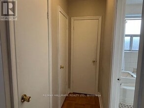 11 Anglesey Blvd in Toronto, ON - Building Photo - Building Photo