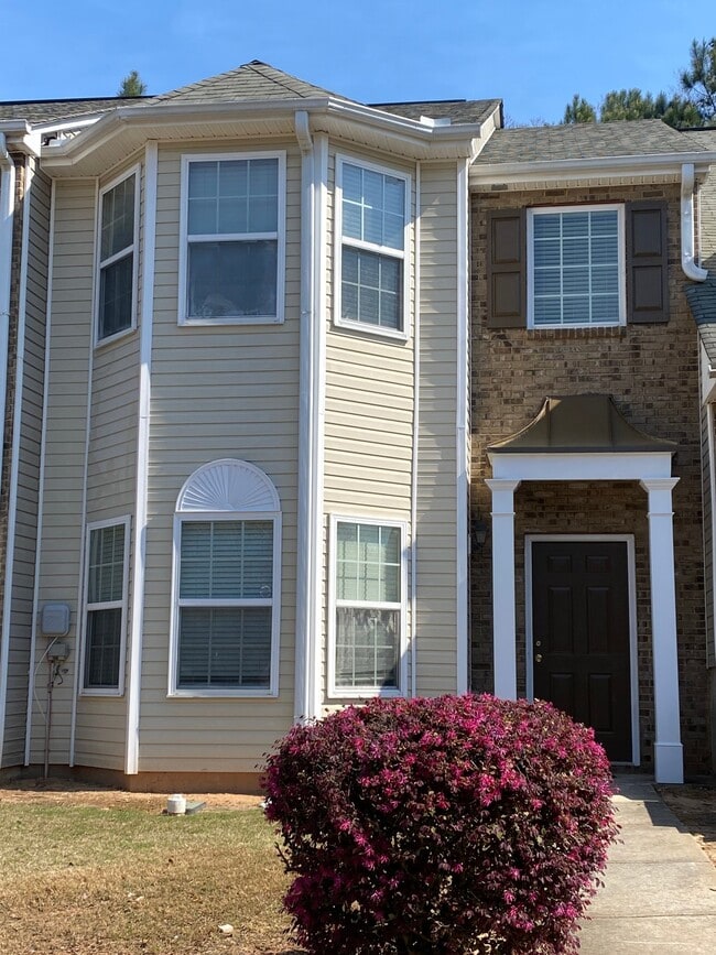 property at 5240 Lincoln Dr
