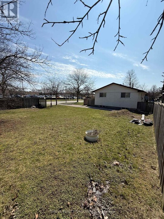 97 Renny Crescent in London, ON - Building Photo