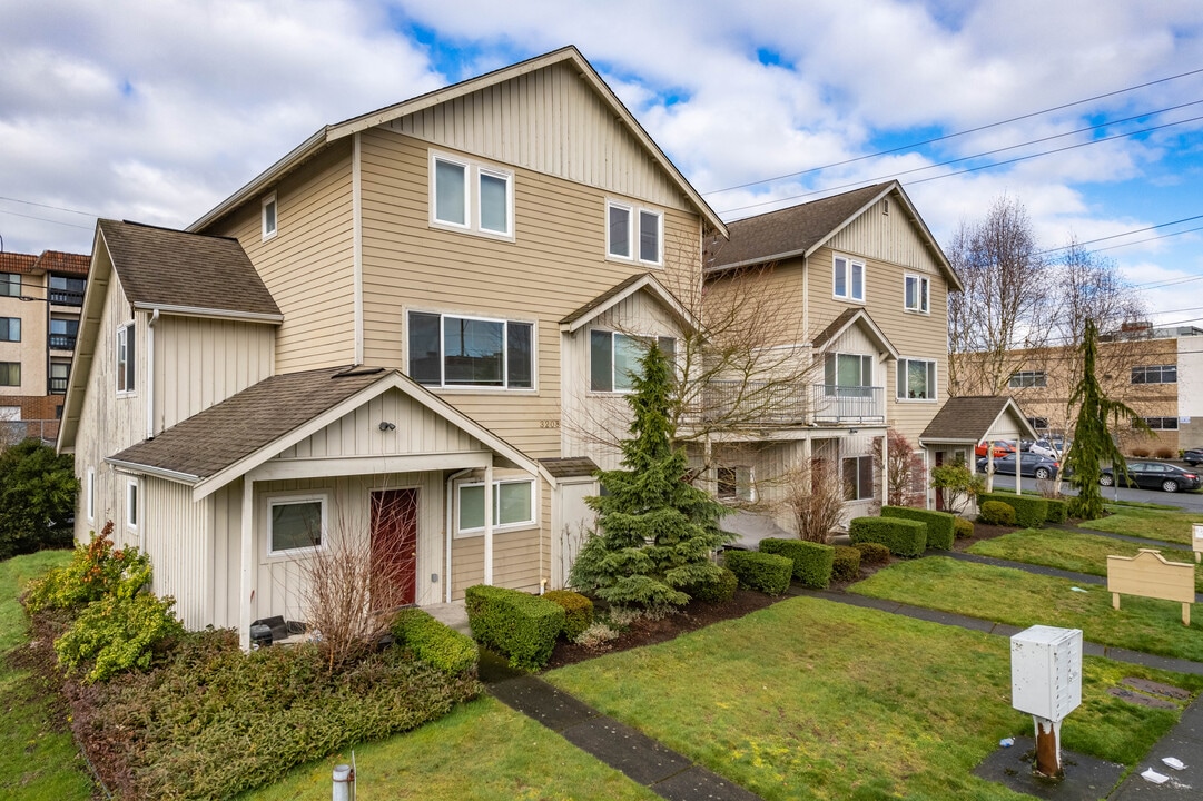 Wetmore Apartments in Everett, WA - Building Photo