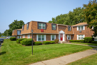 Georgetown Manor Apartments for Rent in Rochester, NY - Foto de edificio - Building Photo