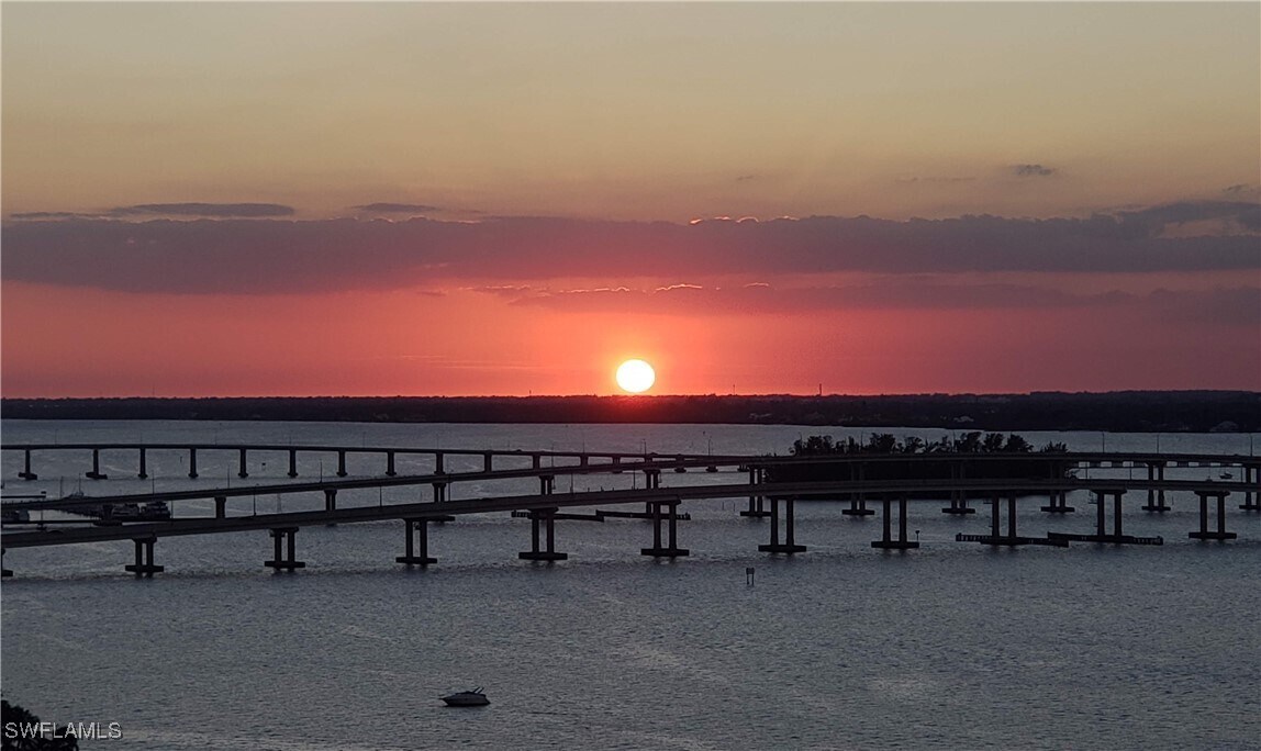 2743 First St in Ft. Myers, FL - Foto de edificio
