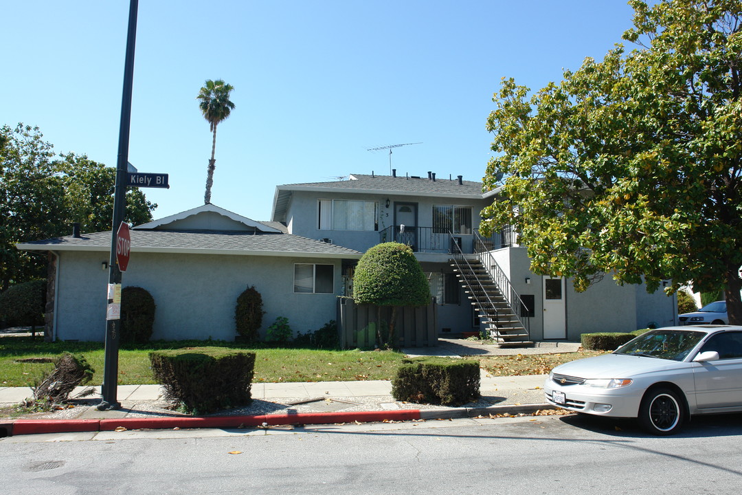 421 Boynton Ave in San Jose, CA - Building Photo