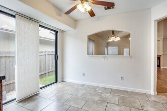 12015 Sky W Dr in Austin, TX - Building Photo - Building Photo