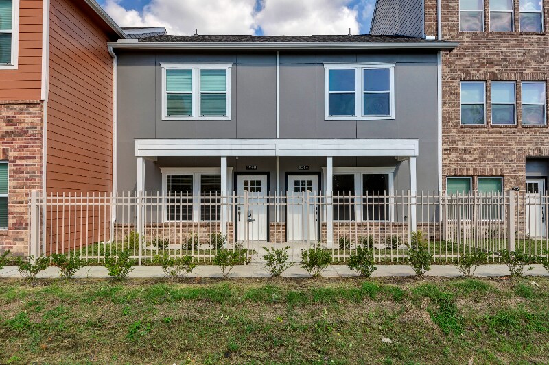 5262 Ella Blvd in Houston, TX - Building Photo