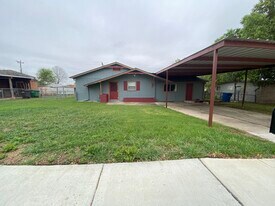 166 Carousel in San Antonio, TX - Building Photo